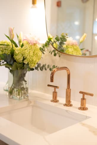 Hall vanity fixture detail